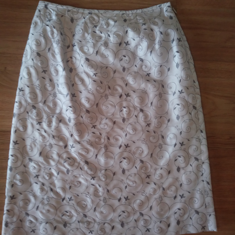 Le Suit White & Silver Skirt 4p
